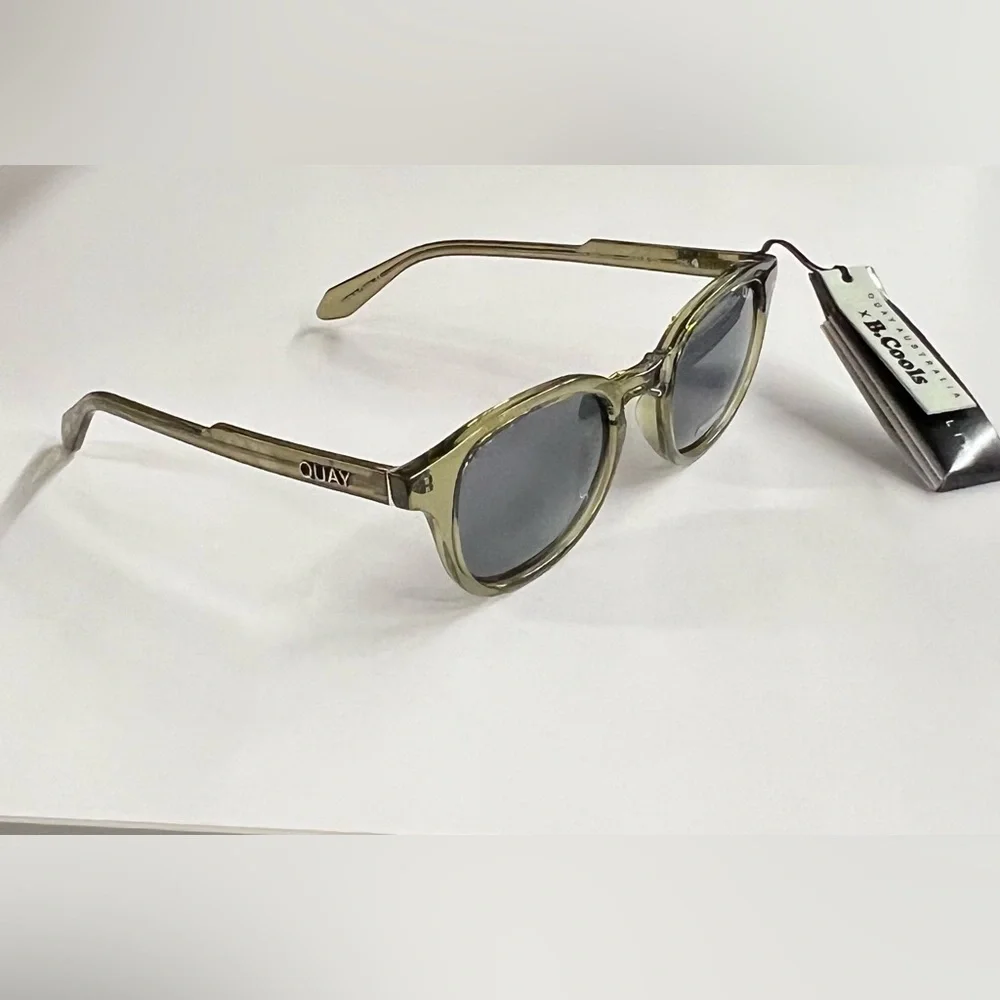 - Quay Australia WALK ON in Olive/Smoke New In Case